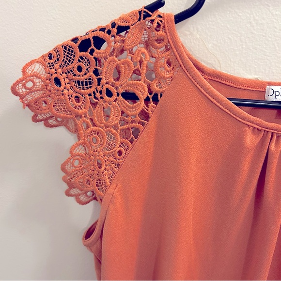 Ophelia Roe women’s top Size smalll detailed cap sleeve - Picture 2 of 4